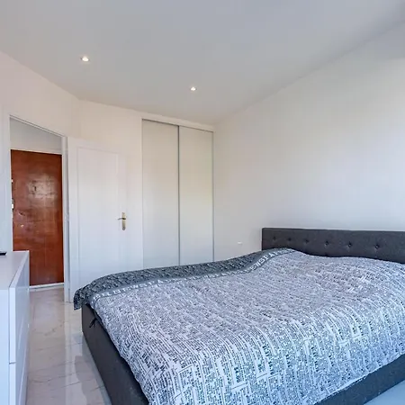 Apartman Le Cirodde One Bedroom Completely Renovated Behind The Martinez *